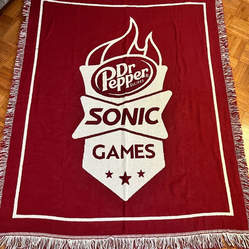 Dr. Pepper Sonic Games Promotional Woven Throw Blanket Sonic Drive In Merch - Picture 4 of 10